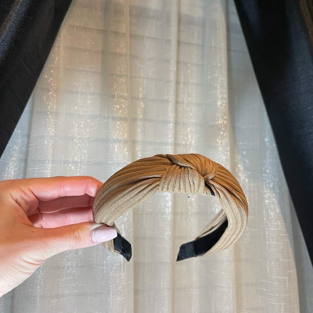Nude headband